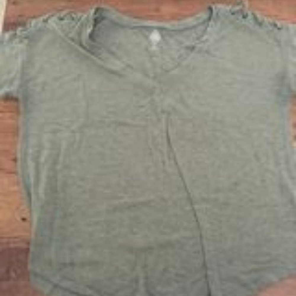 Qty 2 women's SO short sleeve shirts size XS